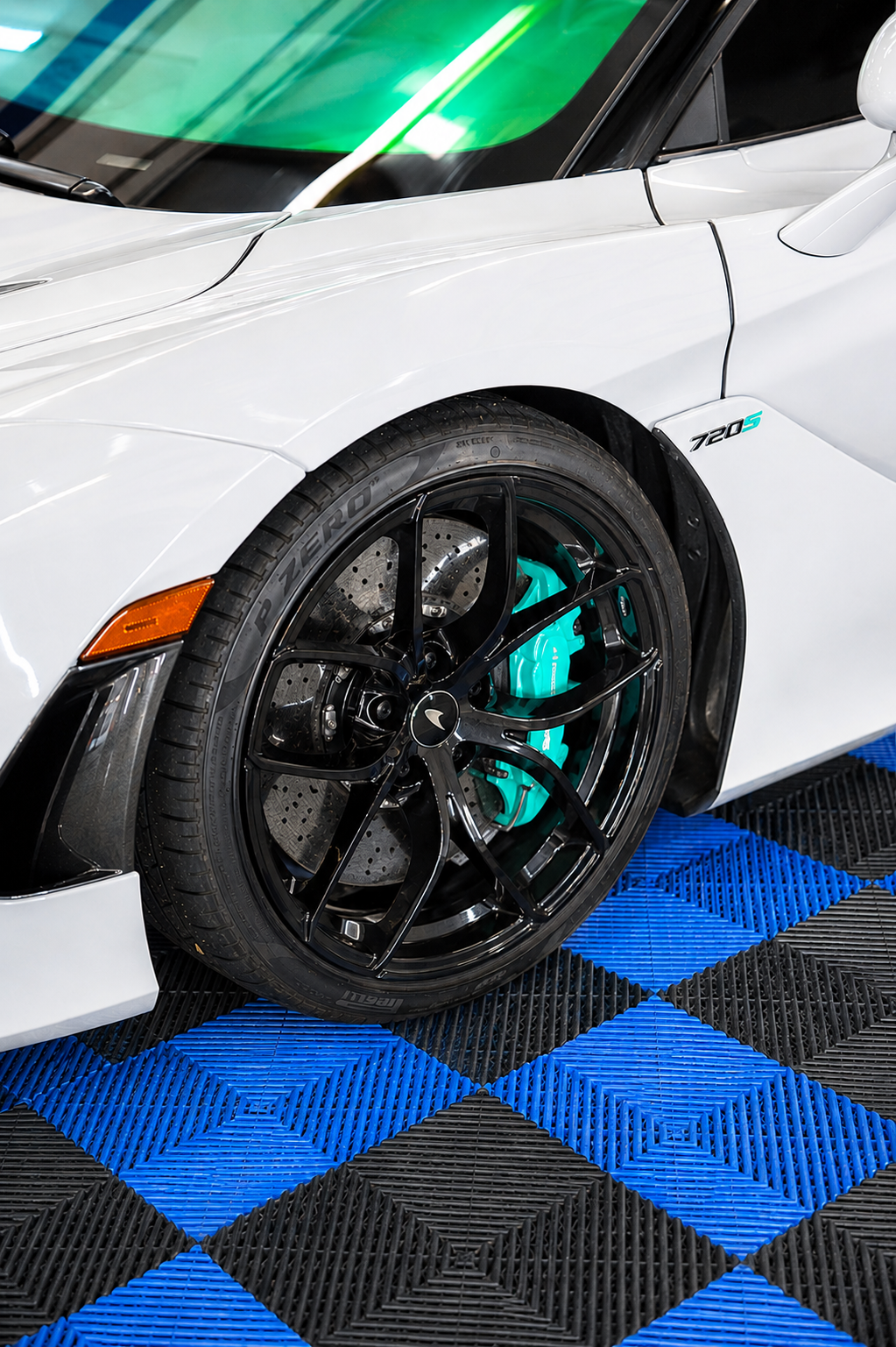 mclaren 720s wheel closeup